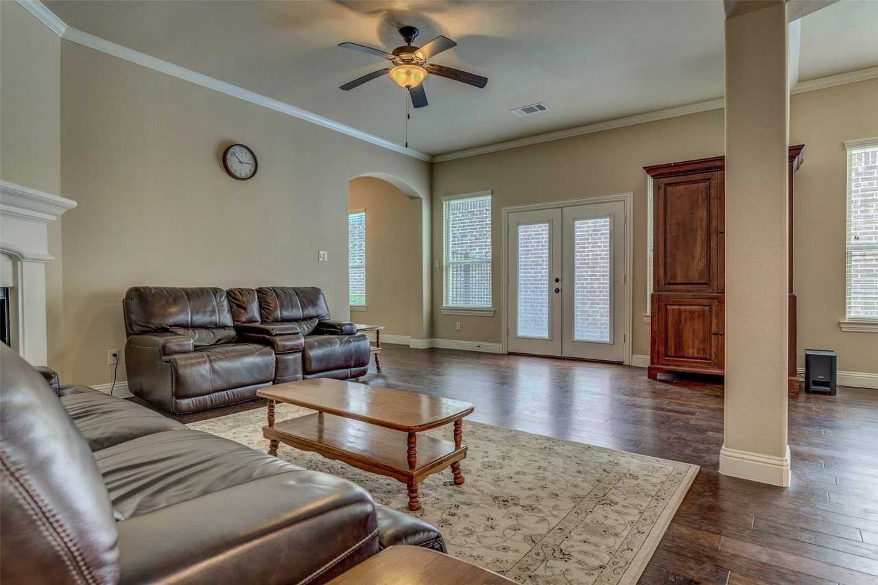 1400 Lauren Creek Ln - Photo 6 of 38