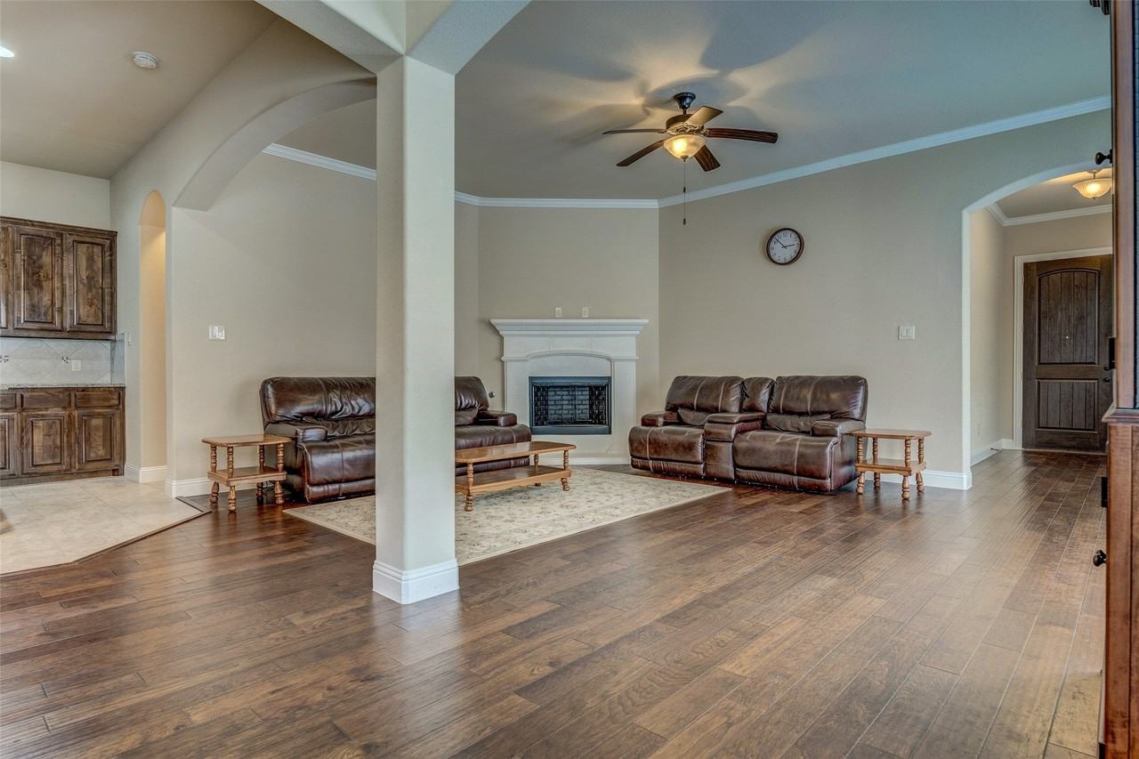 1400 Lauren Creek Ln - Photo 7 of 38