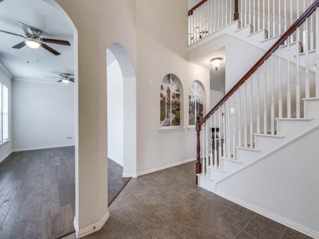 11699 Kingsville Dr - Photo 2 of 8