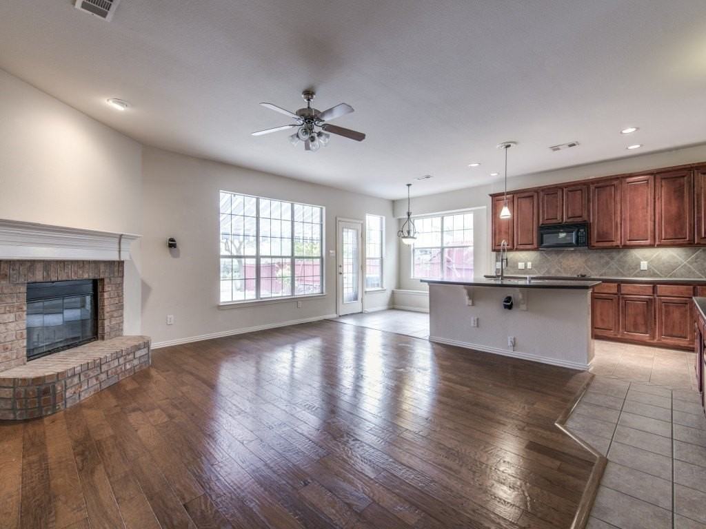 11699 Kingsville Dr - Photo 4 of 8