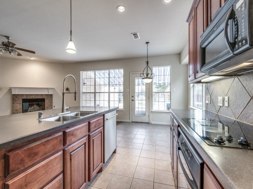 11699 Kingsville Dr - Photo 5 of 8
