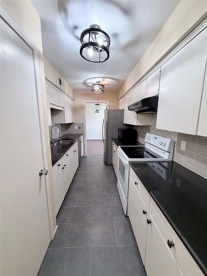 4933 Skillman St #247 - Photo 5 of 16