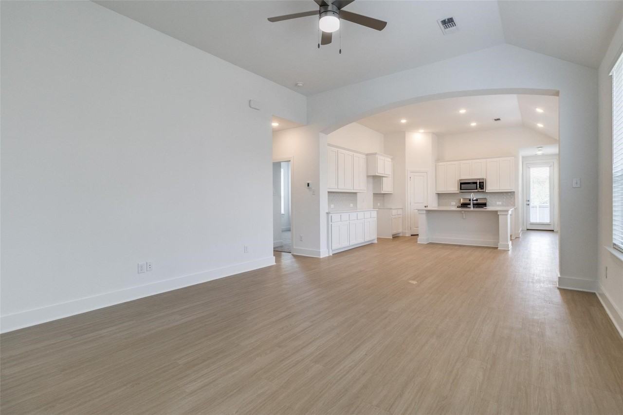 1249 Newport St - Photo 2 of 13