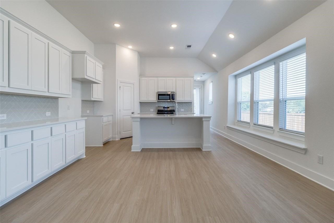 1249 Newport St - Photo 3 of 13
