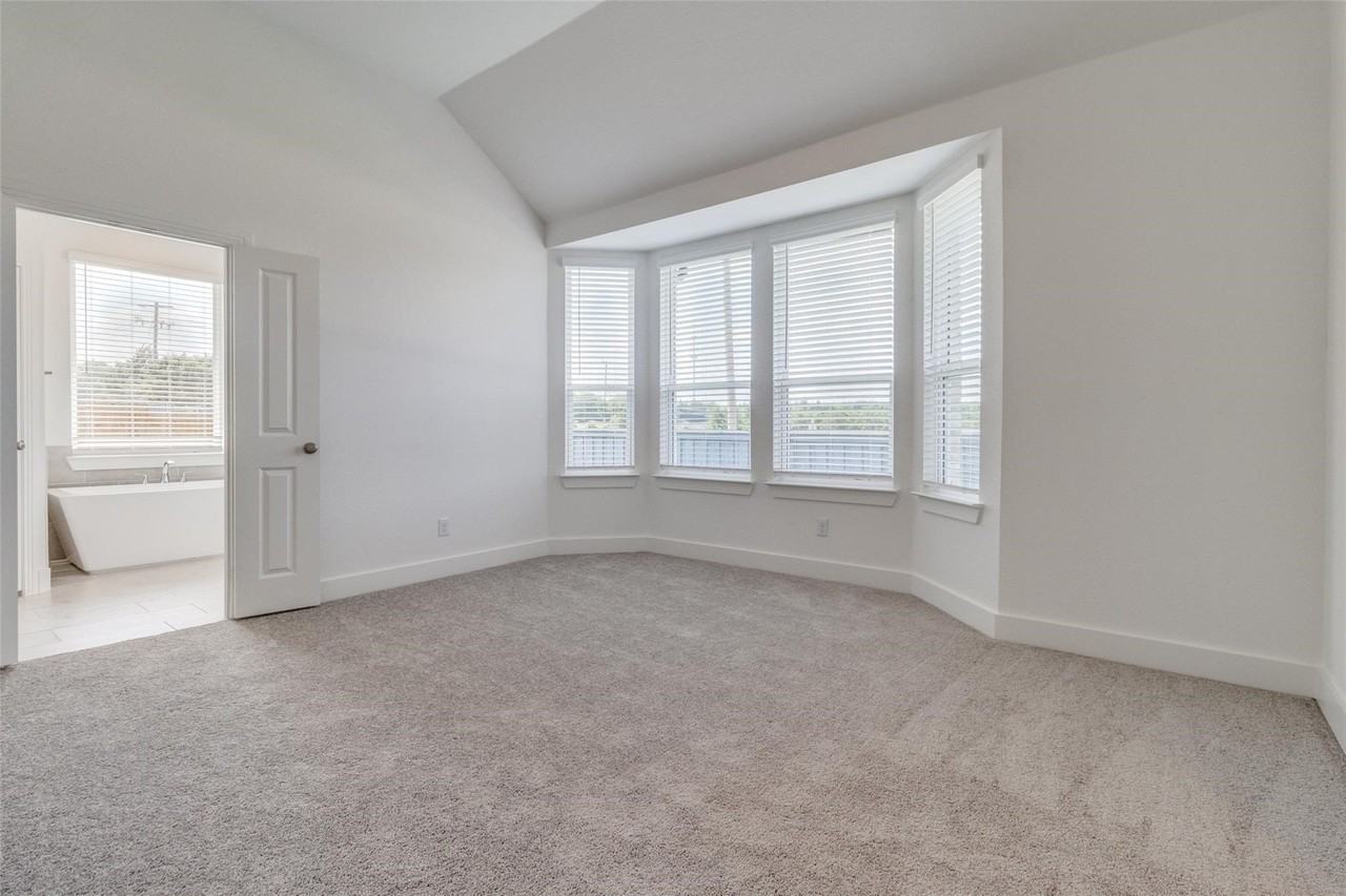 1249 Newport St - Photo 5 of 13