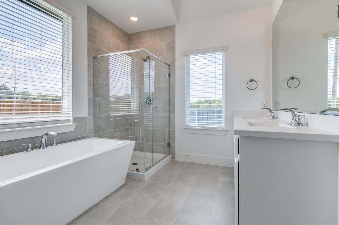 1249 Newport St - Photo 6 of 13
