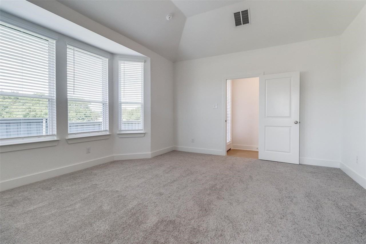 1249 Newport St - Photo 7 of 13