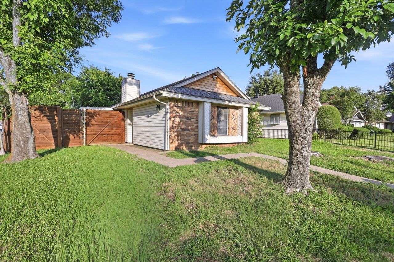 324 Crooked Ln - Photo 2 of 15