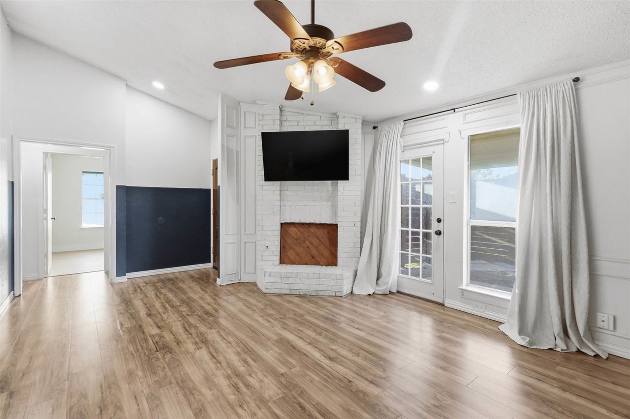 324 Crooked Ln - Photo 7 of 15