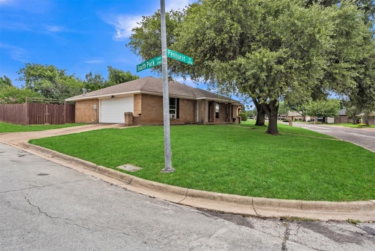 6801 Penhurst Dr - Photo 2 of 23