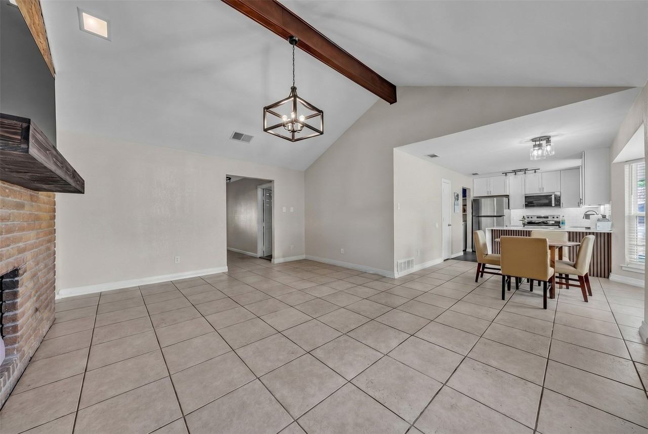 6801 Penhurst Dr - Photo 4 of 23