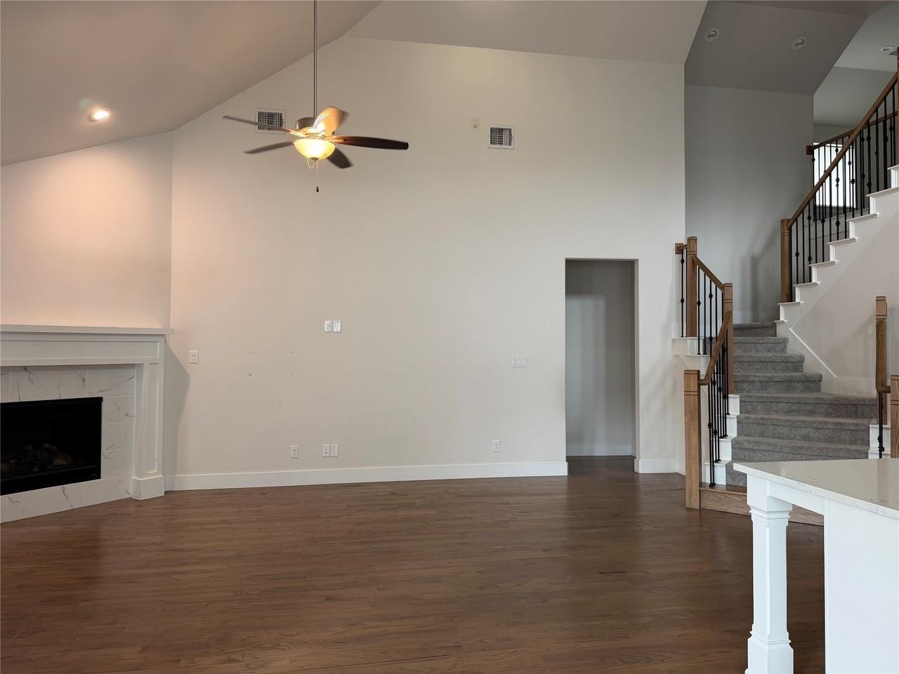 13389 Crestmoor Dr - Photo 4 of 23