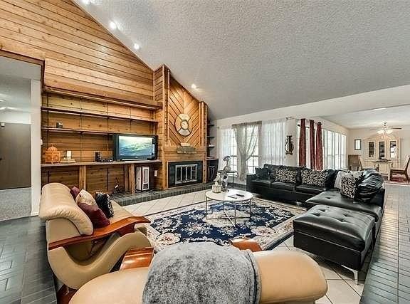 301 Centennial Blvd - Photo 4 of 16