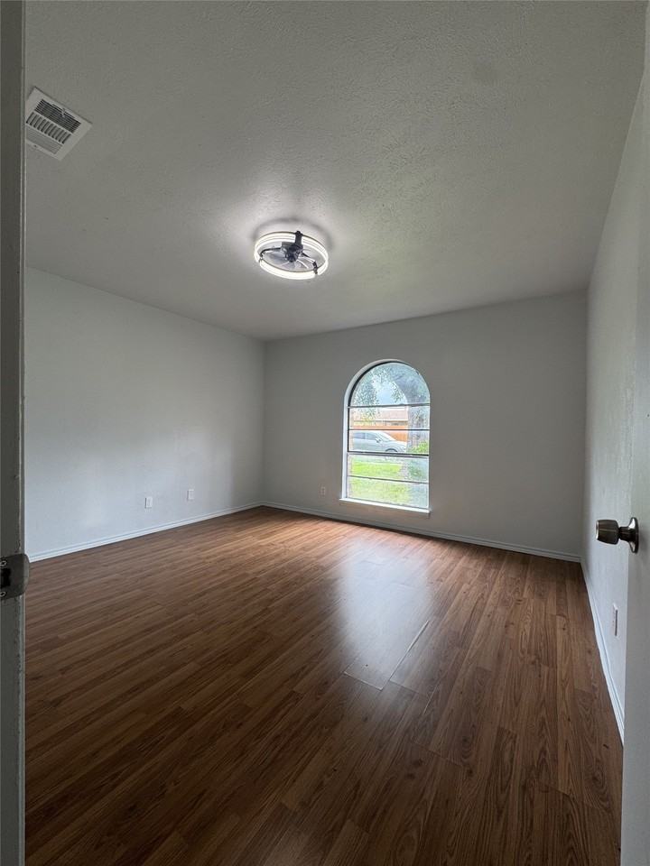 3205 Galaxie Rd - Photo 4 of 12