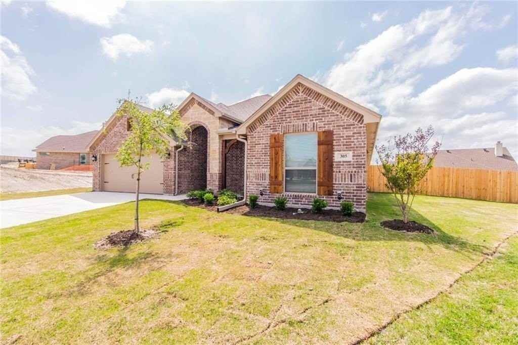 305 Jasmine Ct - Photo 3 of 18