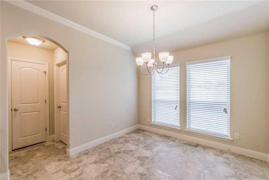 305 Jasmine Ct - Photo 6 of 18