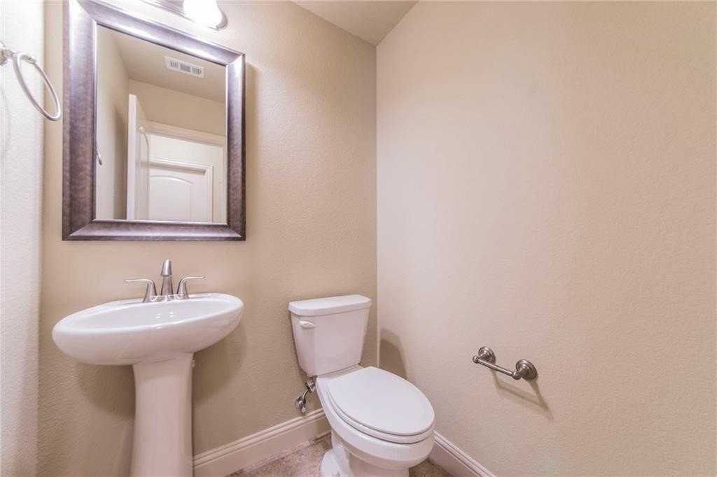 305 Jasmine Ct - Photo 7 of 18