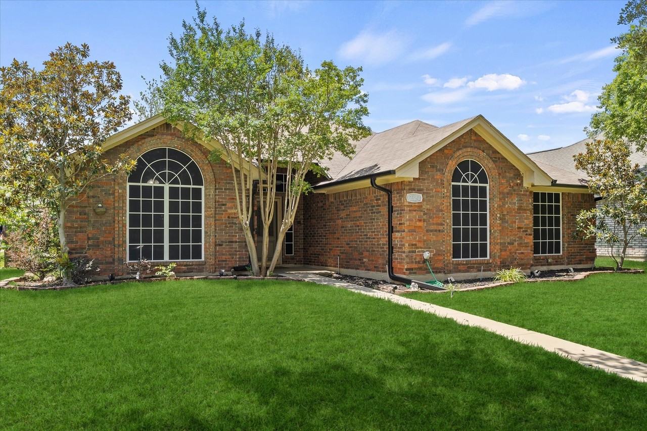 2329 Penrose Dr - Photo 2 of 24