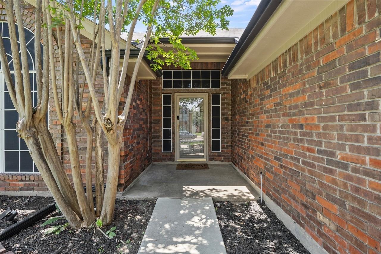 2329 Penrose Dr - Photo 3 of 24