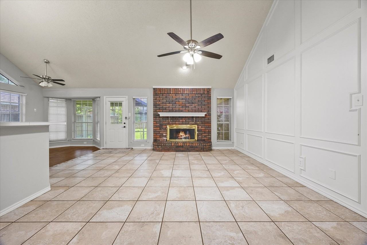 2329 Penrose Dr - Photo 6 of 24
