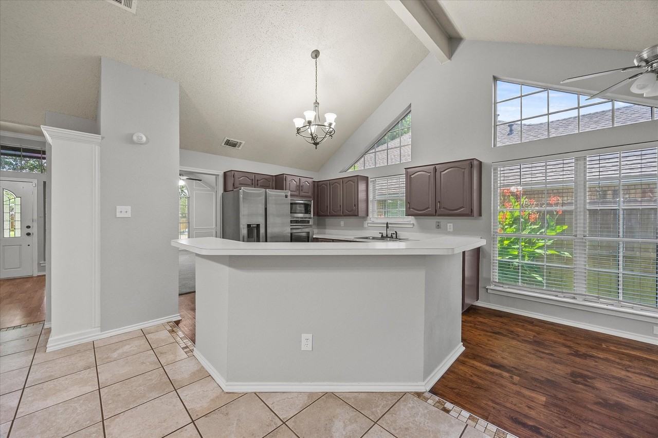 2329 Penrose Dr - Photo 7 of 24