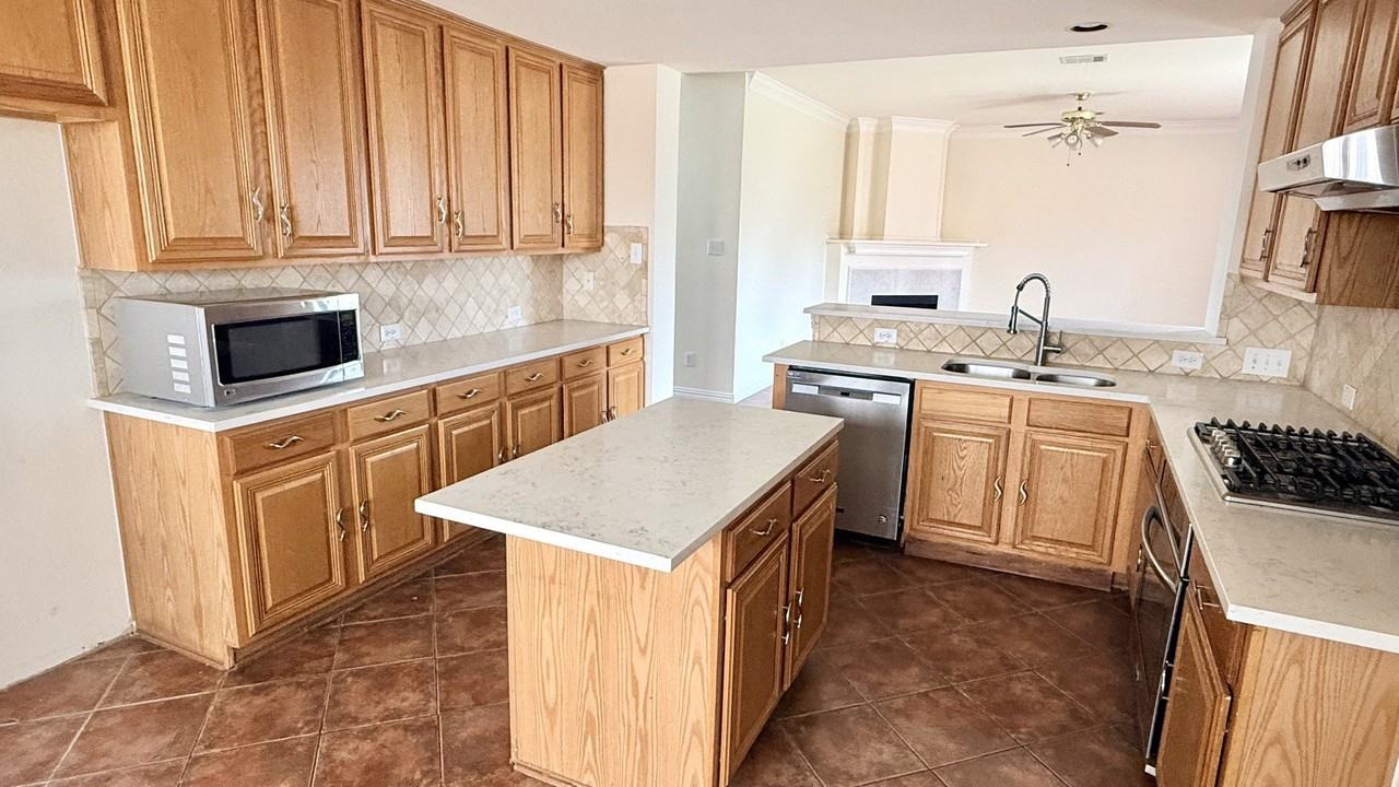 2440 Deer Horn Dr - Photo 6 of 21
