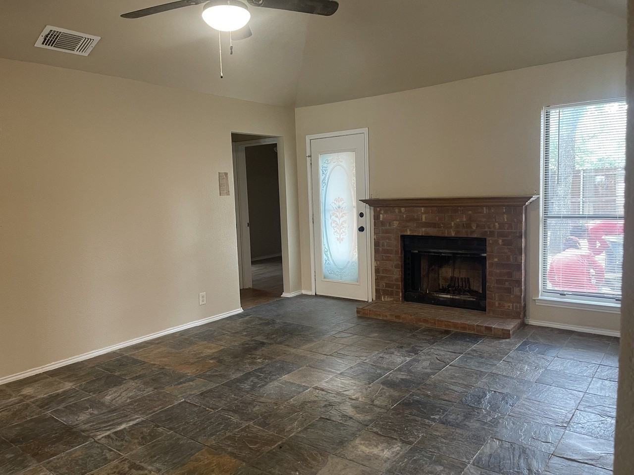 313 Joshua St - Photo 2 of 19