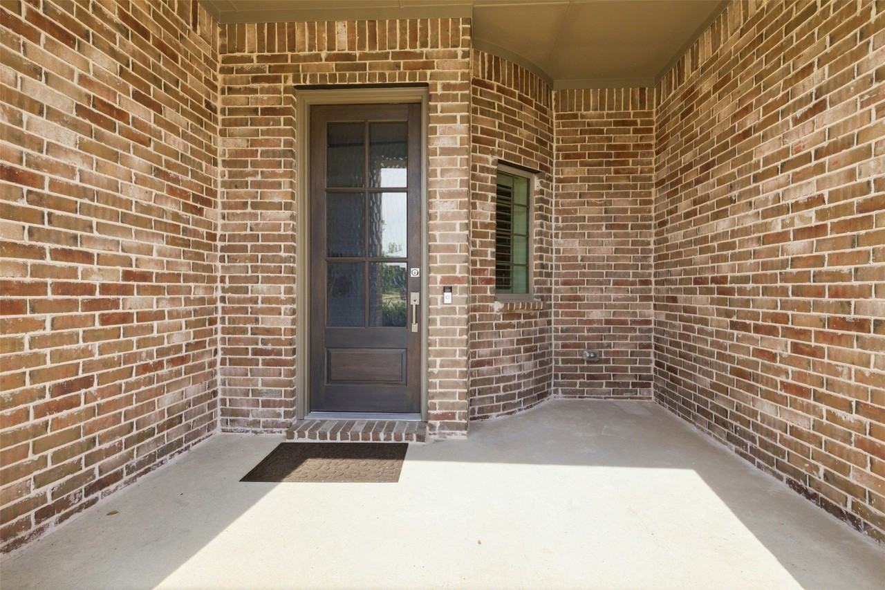 510 Royal Oaks Ln - Photo 2 of 25