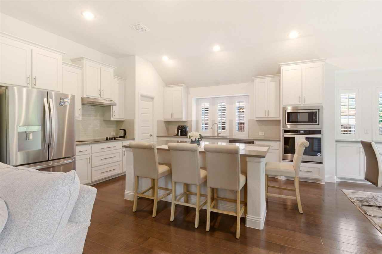 510 Royal Oaks Ln - Photo 5 of 25