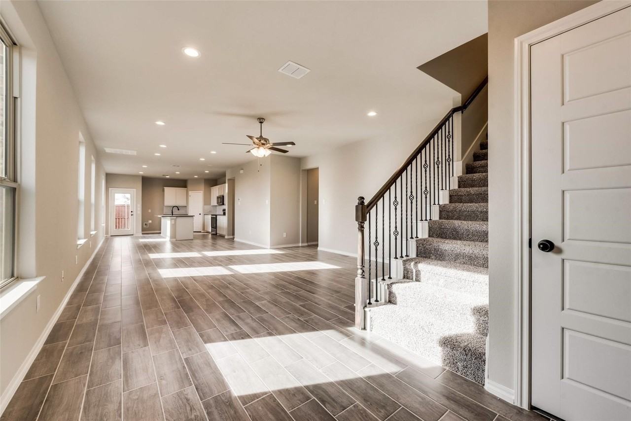 1800 Winecup Dr - Photo 5 of 29