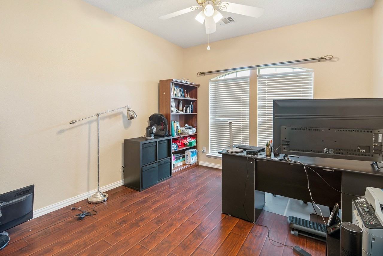 2205 Pittner Ln - Photo 3 of 22