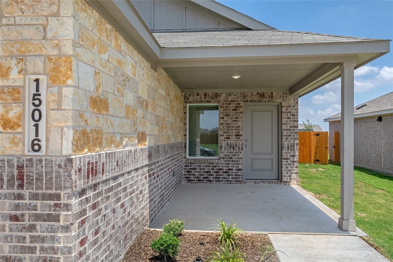15016 Reyes Rd - Photo 3 of 21