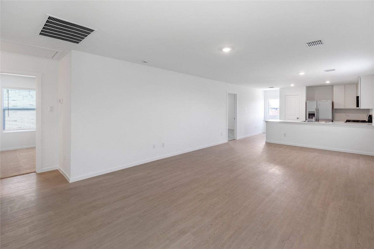 15016 Reyes Rd - Photo 5 of 21