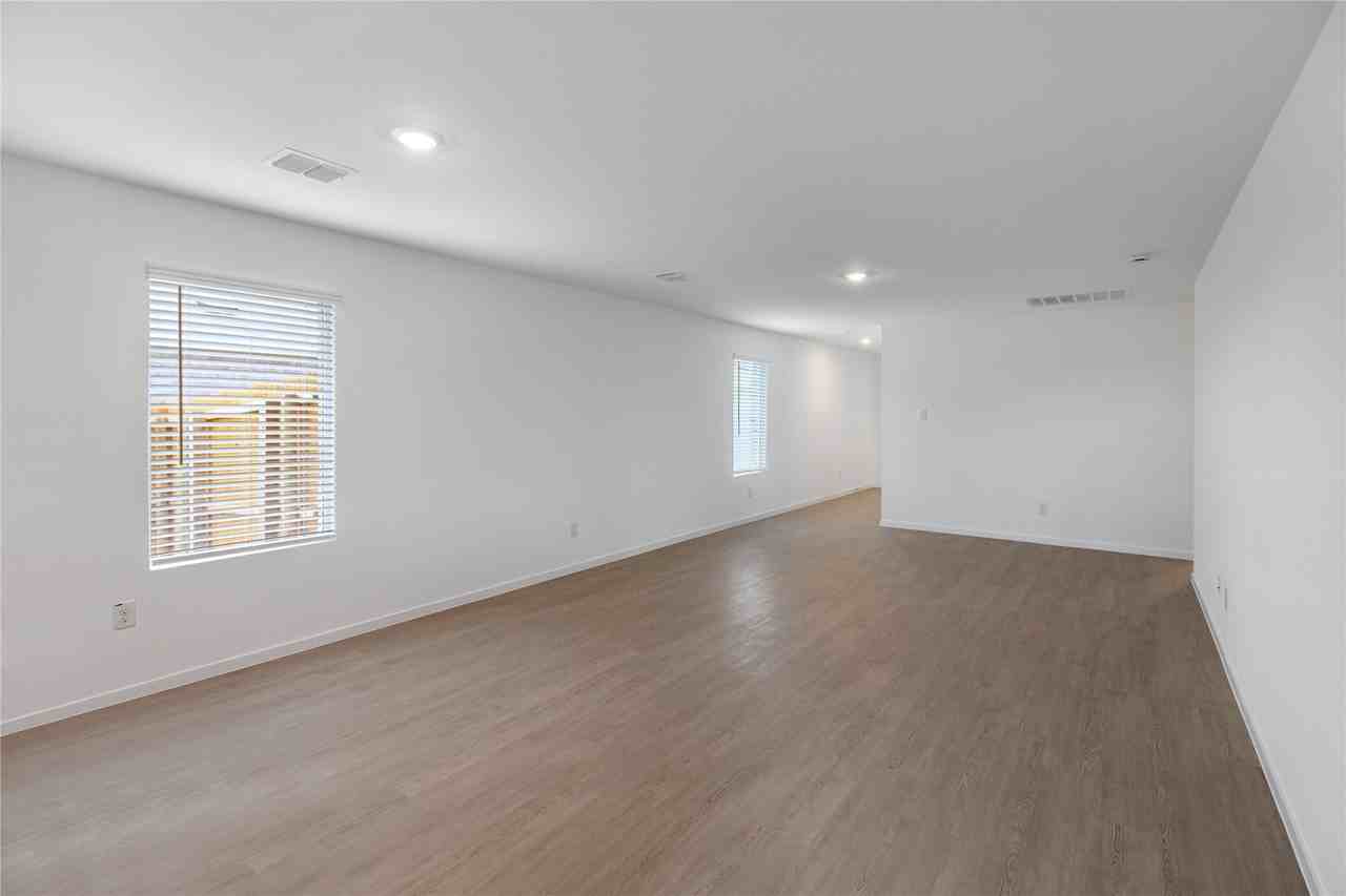 15016 Reyes Rd - Photo 6 of 21