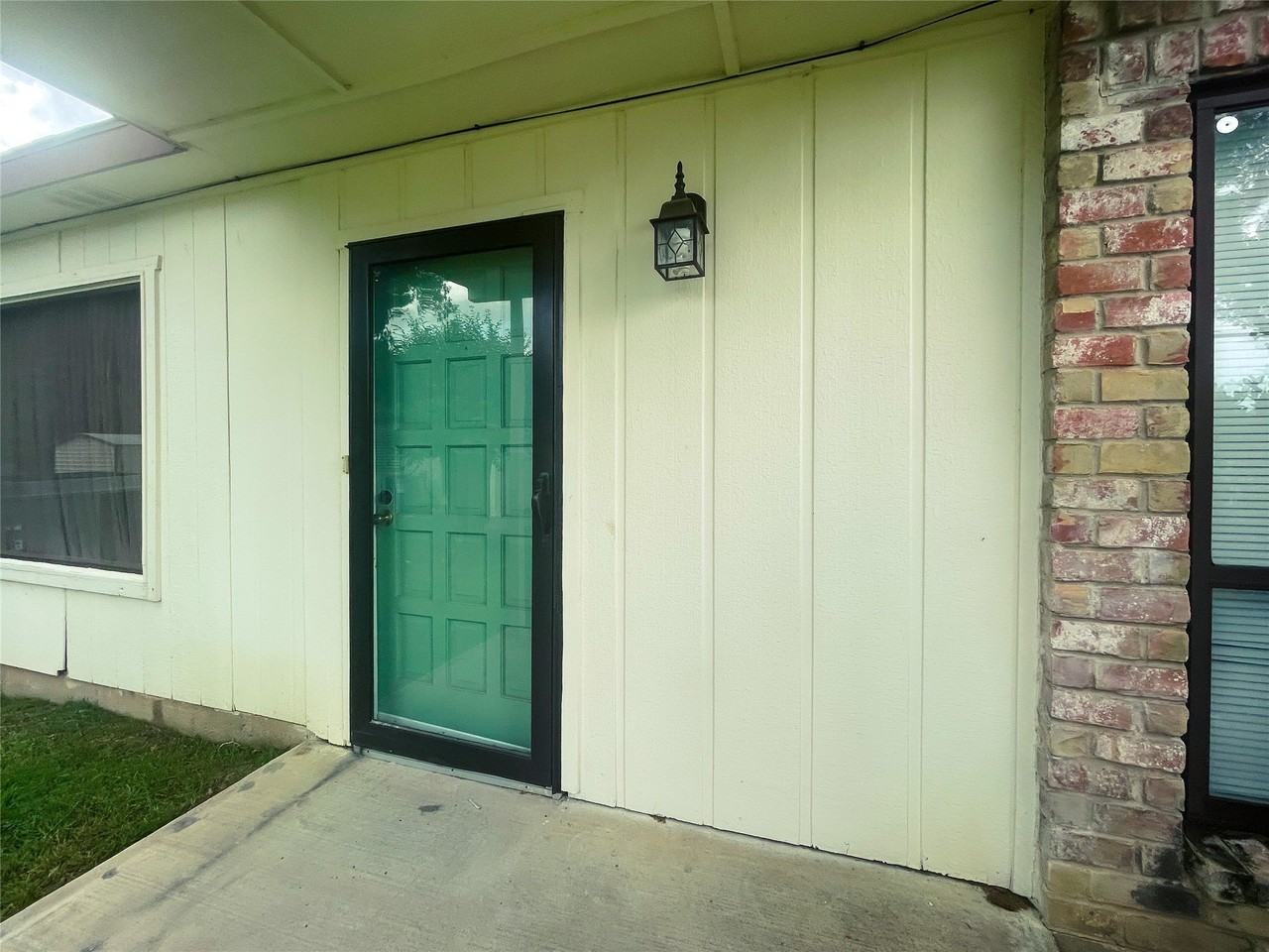 8627 N Normandale St - Photo 4 of 27