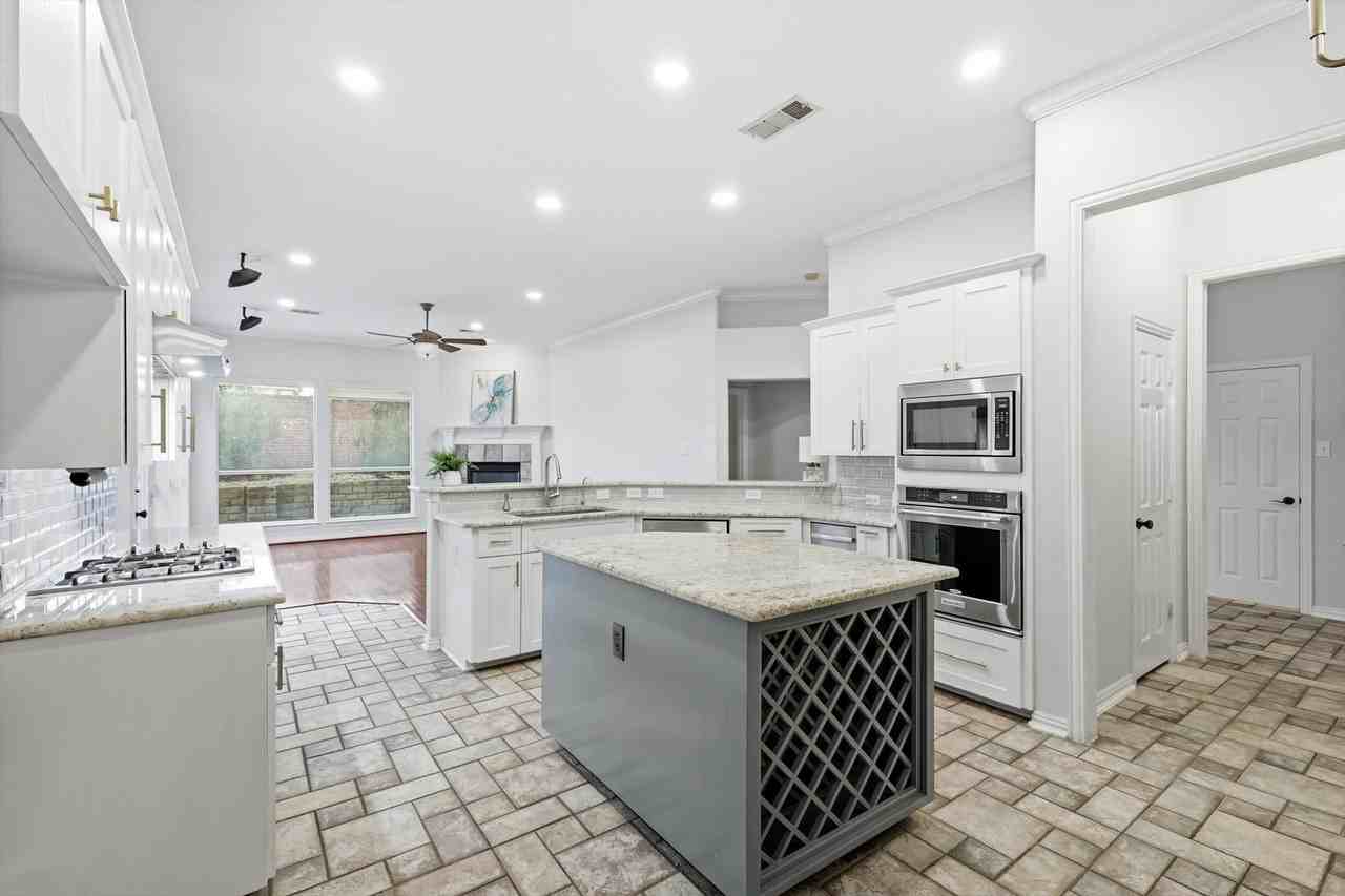 2917 Waterford Dr - Photo 7 of 34