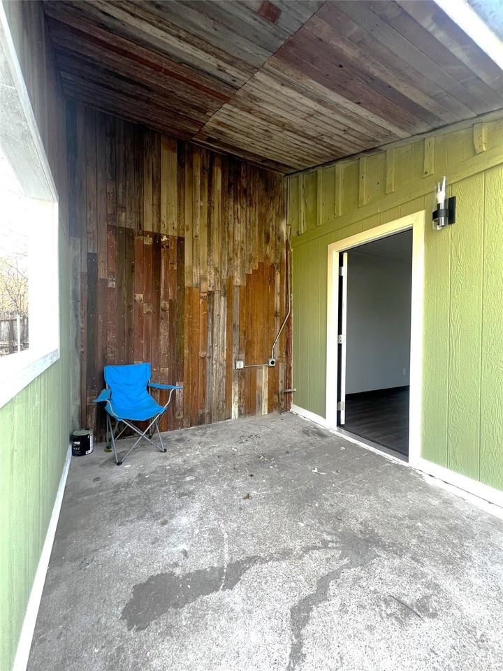 5205 Calloway St #B - Photo 3 of 17