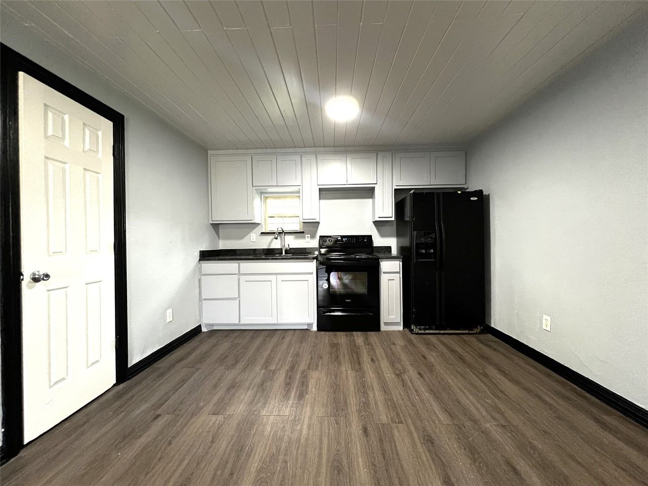 5205 Calloway St #B - Photo 6 of 17