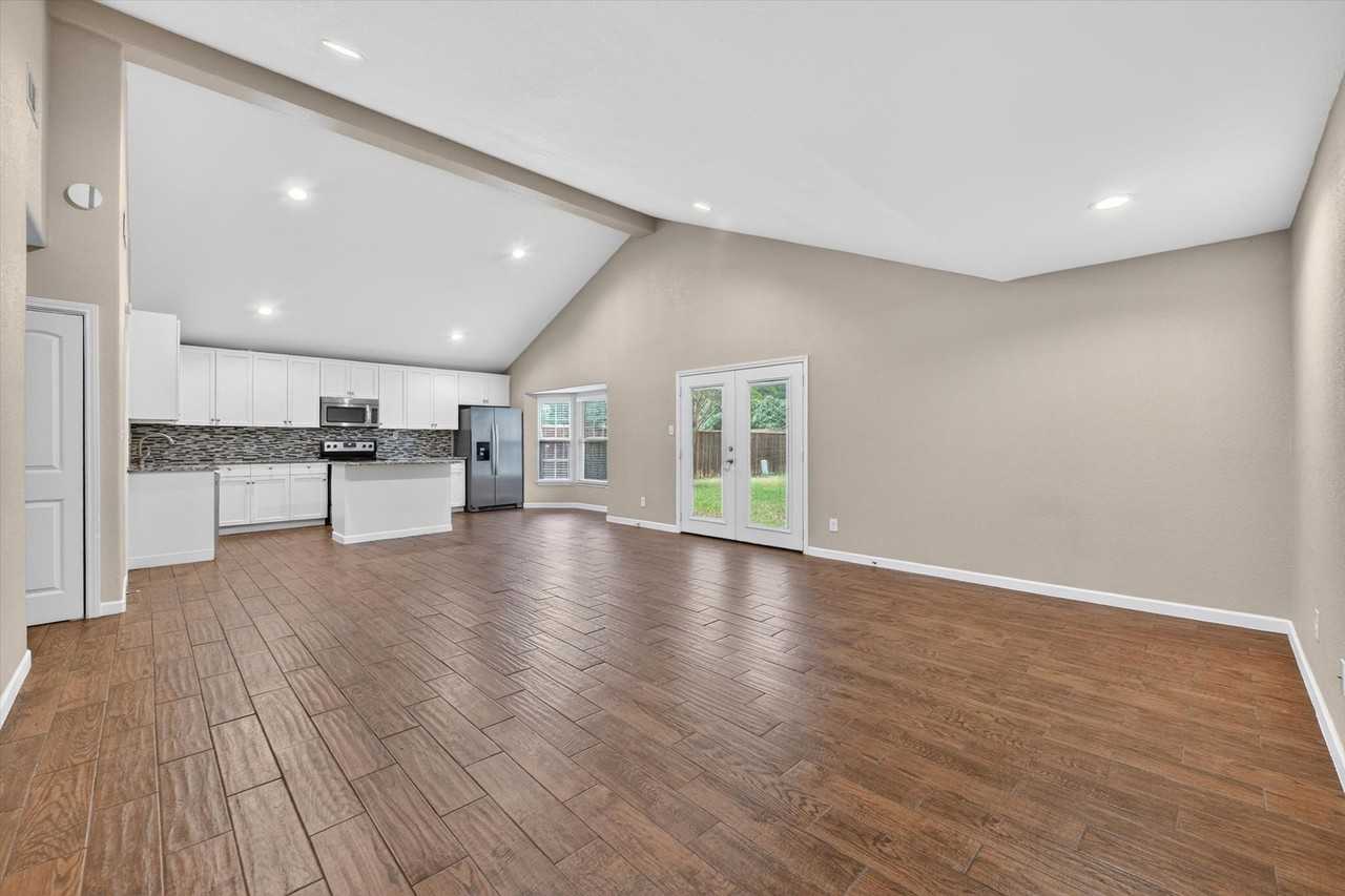 2908 Mistywood Ln - Photo 2 of 16