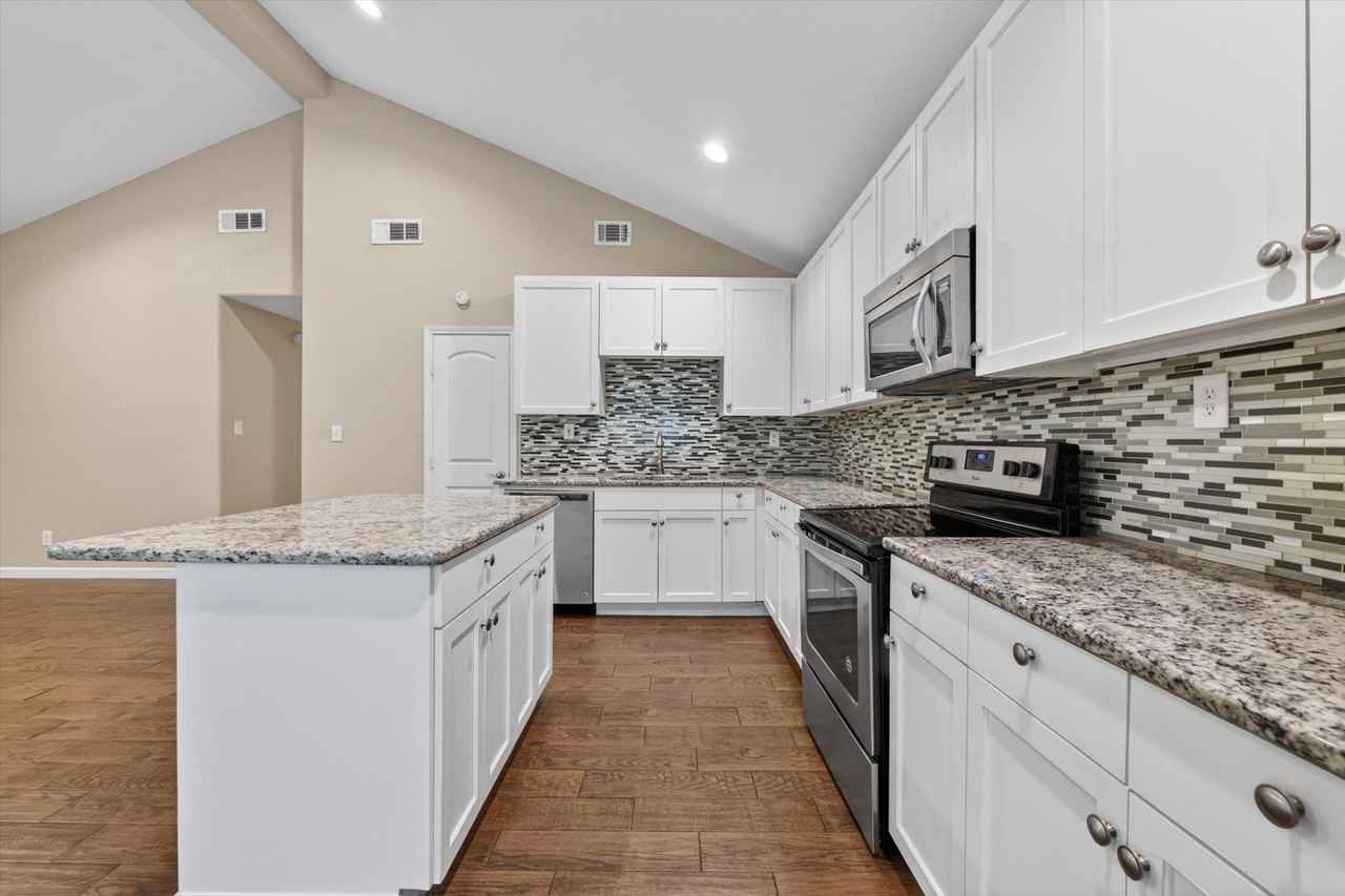 2908 Mistywood Ln - Photo 3 of 16