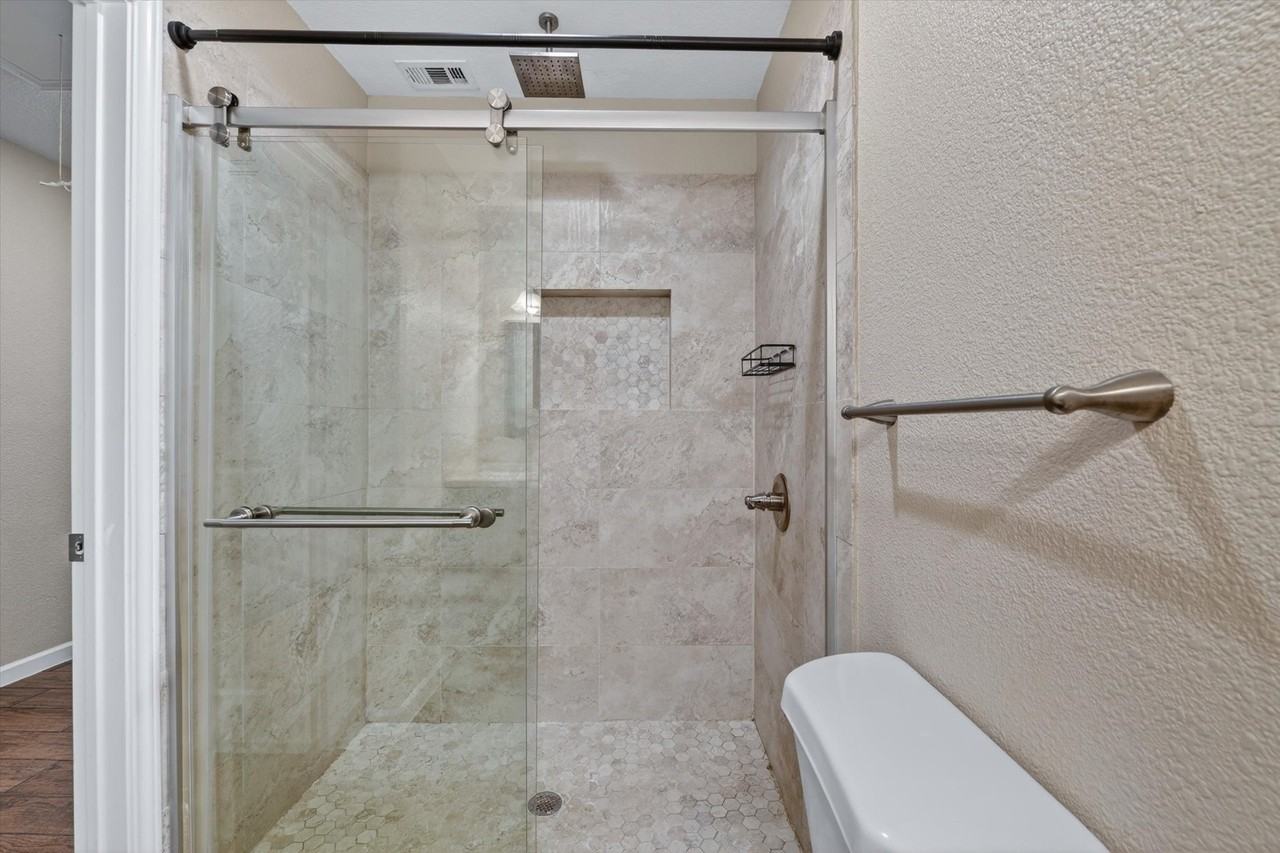 2908 Mistywood Ln - Photo 7 of 16