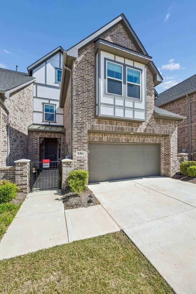 136 Claire Dr - Photo 2 of 34