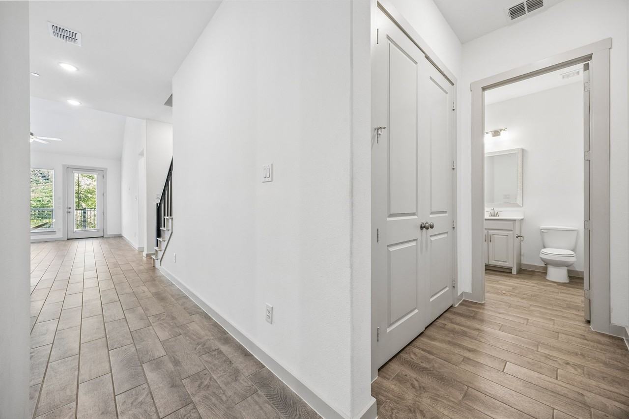 136 Claire Dr - Photo 6 of 34