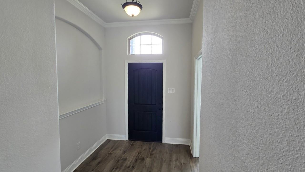 552 Firethorn Dr - Photo 2 of 18