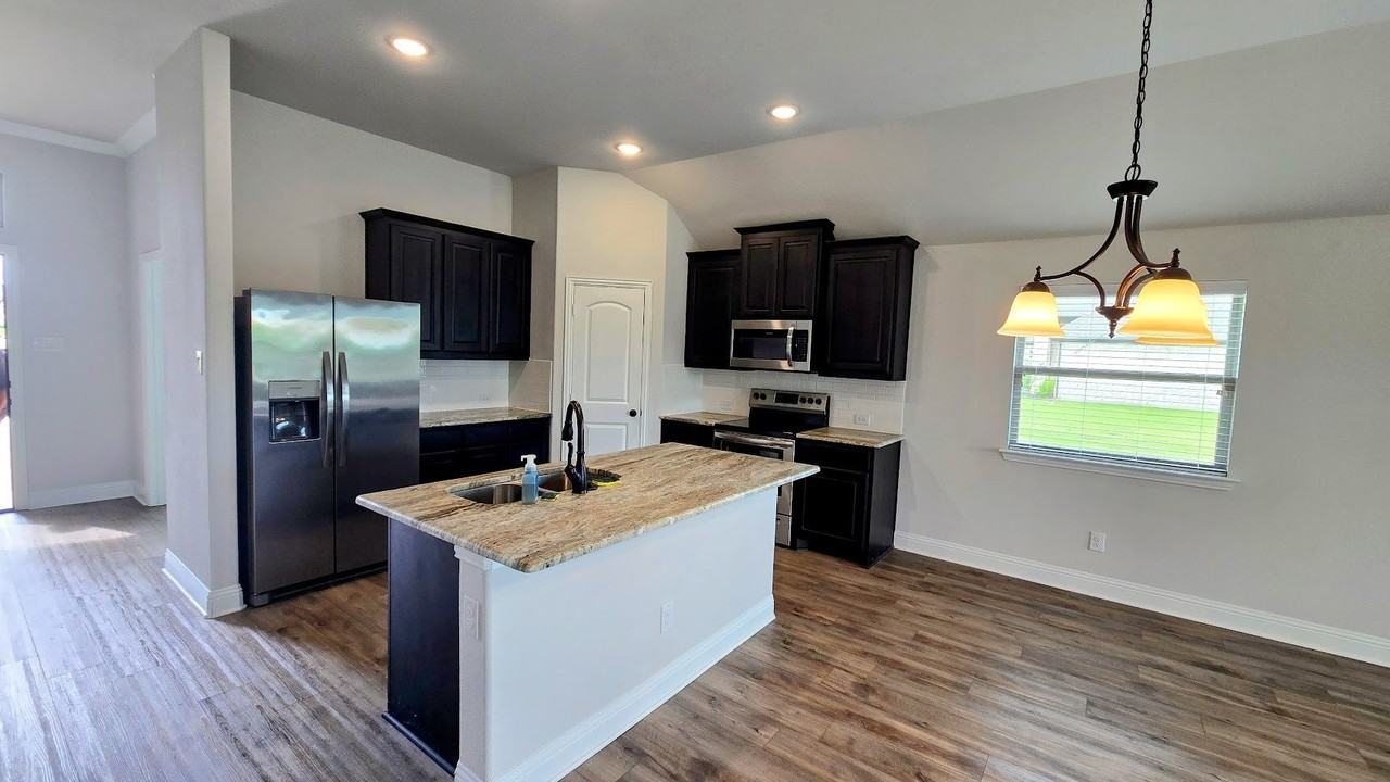 552 Firethorn Dr - Photo 3 of 18
