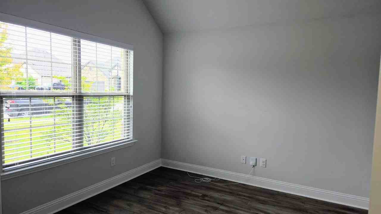 552 Firethorn Dr - Photo 6 of 18