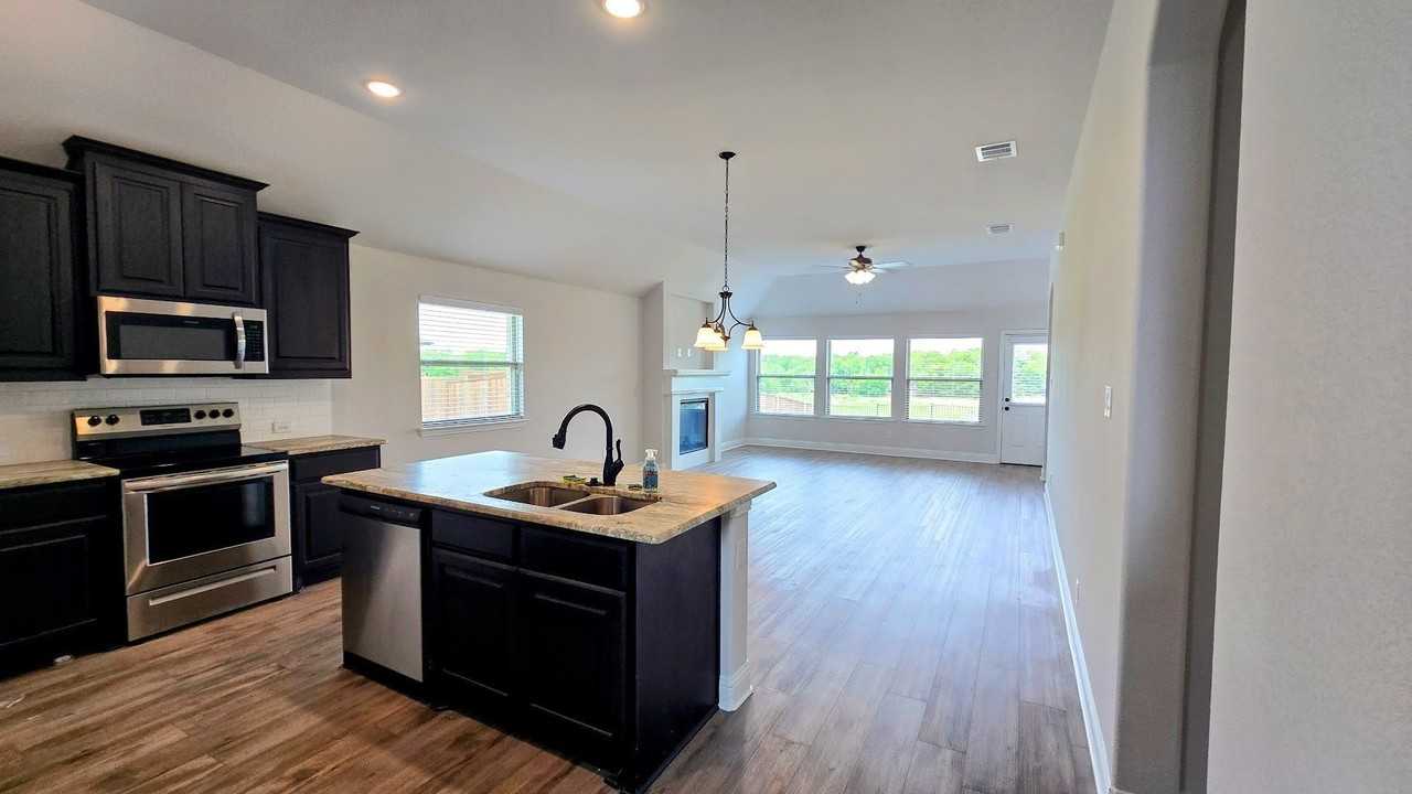 552 Firethorn Dr - Photo 7 of 18