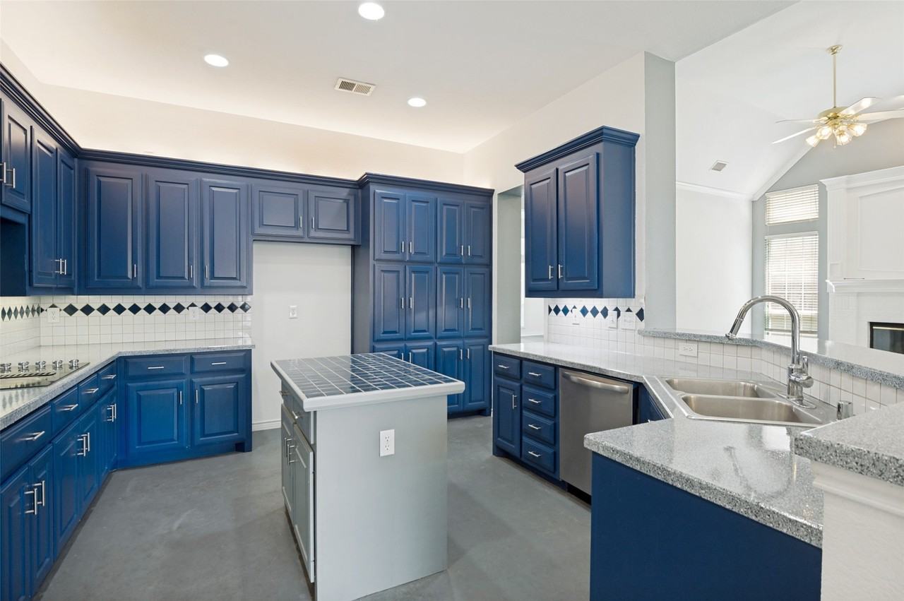 3928 Overlake Dr - Photo 4 of 12