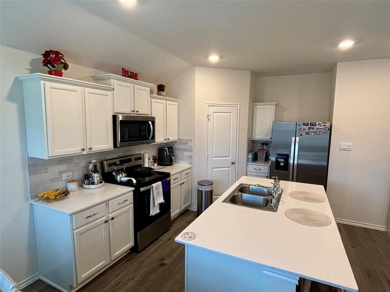 6413 Shoreline Ln - Photo 2 of 7