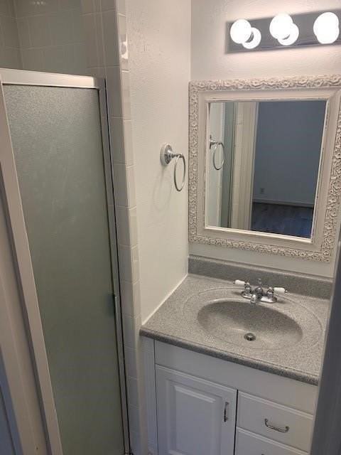 3927 Dexter Ave - Photo 4 of 12